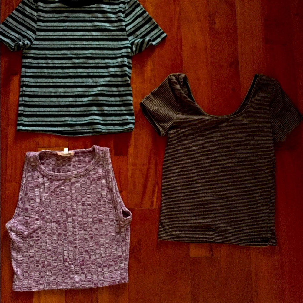 Lot of 3 - crop tops - size: small